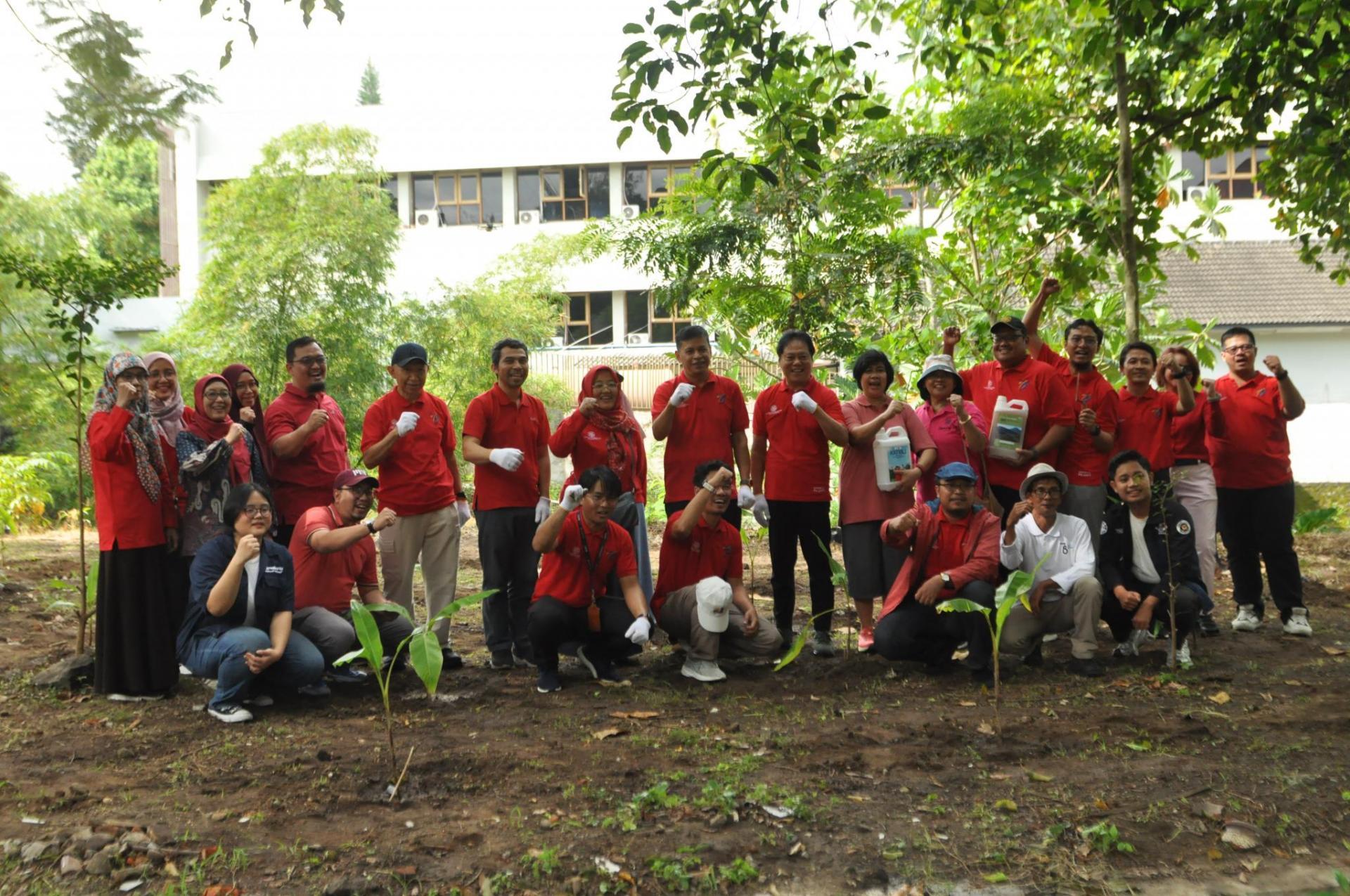 Rayakan HPTT ke-80, FT UGM Perkuat Komitmen Lingkungan melalui Penanaman Pohon
